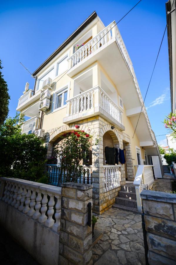 Apartmani Milka Zara Esterno foto