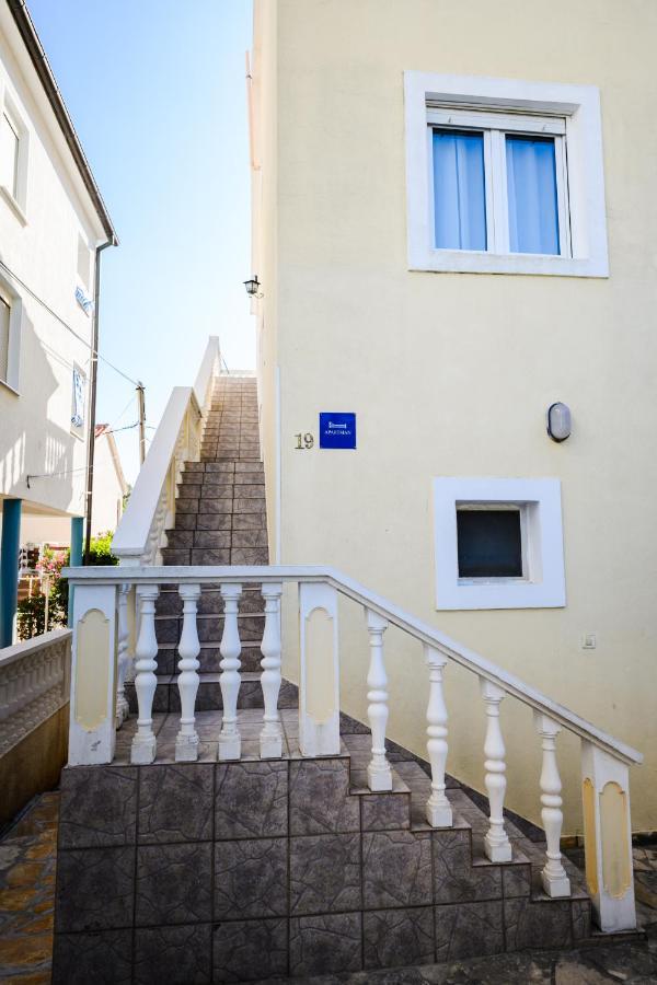 Apartmani Milka Zara Esterno foto